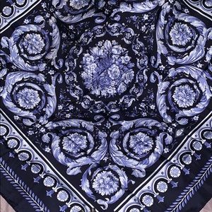 VTG Versace silk scarf 100%